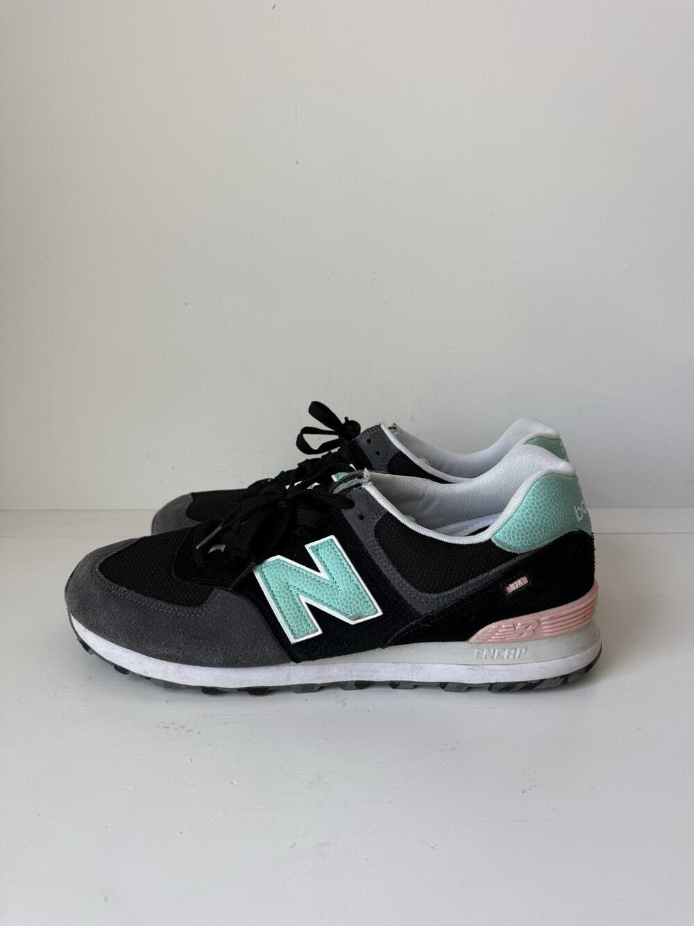 New Balance 574 Men Size 13 D Black Gray Suede Athletic Sneakers Shoes U574LL2